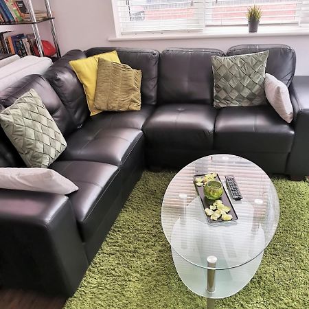 J Quarter - Sleeps 5 Long Term & Families Comfortably, 4 Beds, 2 Bathrooms Birmingam Exterior foto