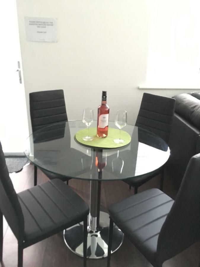 J Quarter - Sleeps 5 Long Term & Families Comfortably, 4 Beds, 2 Bathrooms Birmingam Exterior foto